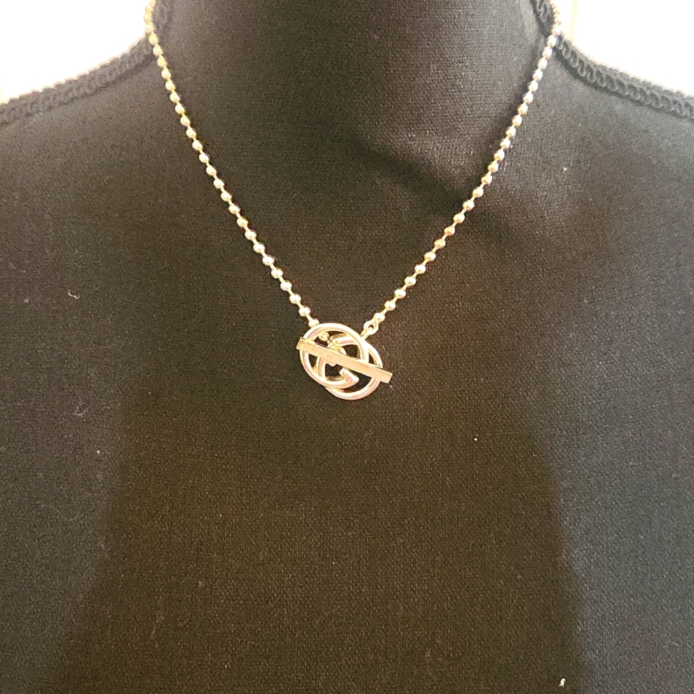 Gucci toggle bar necklace